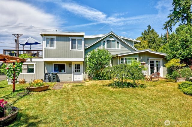 1071 Swanson Way NE, Poulsbo, WA 98370