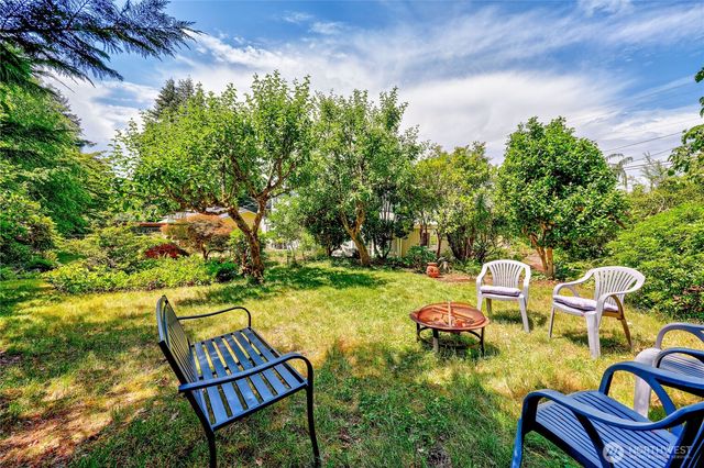 1071 Swanson Way NE, Poulsbo, WA 98370