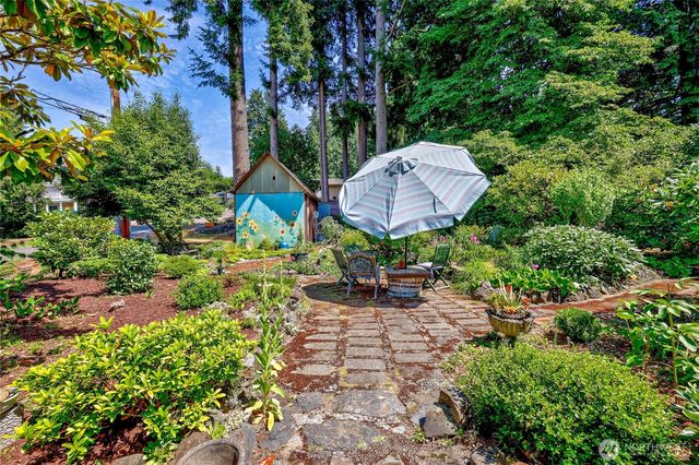 1071 Swanson Way NE, Poulsbo, WA 98370