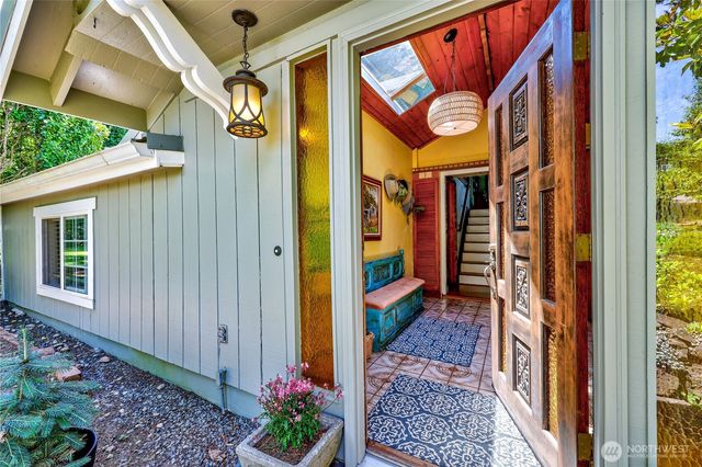 1071 Swanson Way NE, Poulsbo, WA 98370