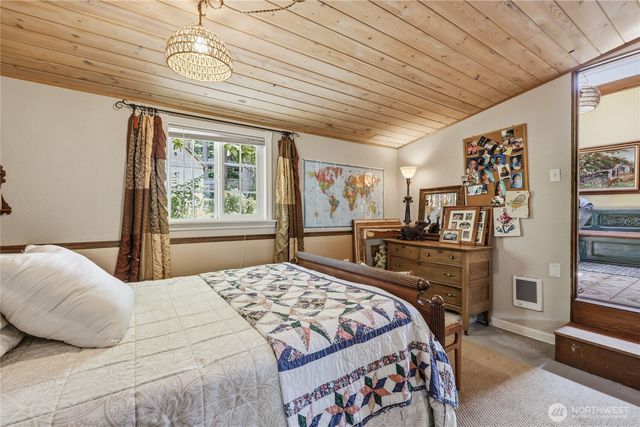1071 Swanson Way NE, Poulsbo, WA 98370