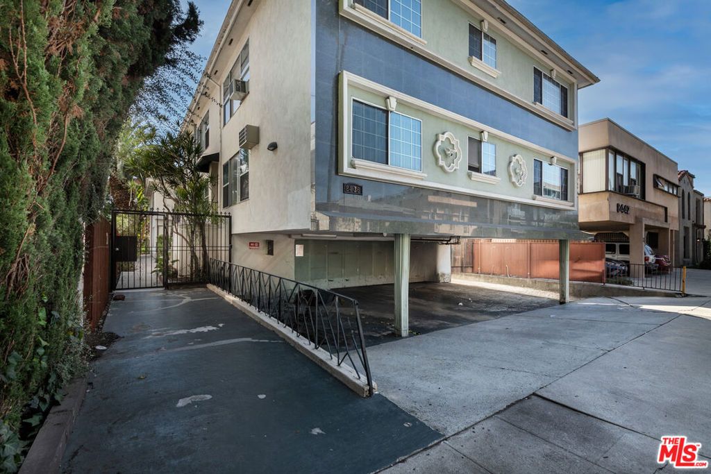 8436 Blackburn Avenue, Los Angeles, CA 90048 — photo 2