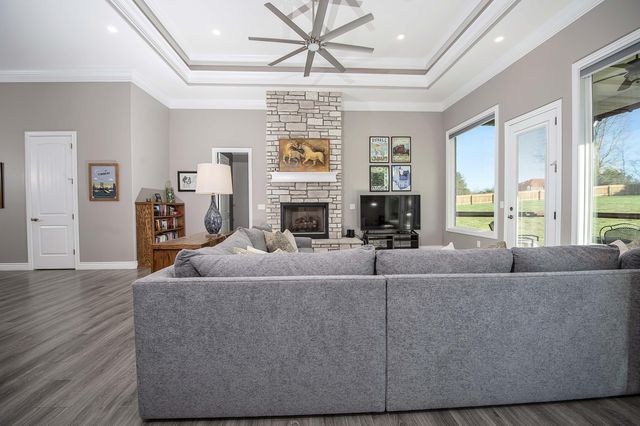 58 Russel Ridge Road, Nixa, MO 65714