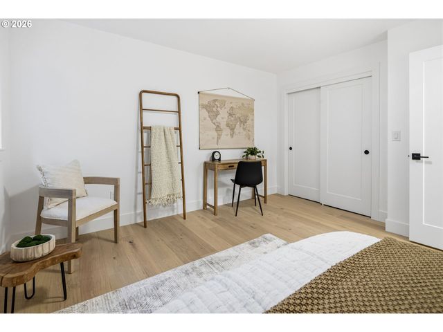 247 E Ave, Lake Oswego, OR 97034