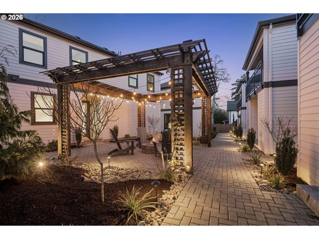 247 E Ave, Lake Oswego, OR 97034