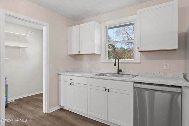100 Tower Drive, Jacksonville, NC 28546