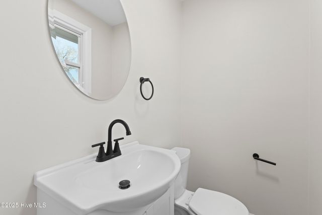 100 Tower Drive, Jacksonville, NC 28546