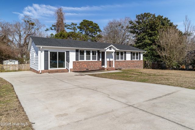 100 Tower Drive, Jacksonville, NC 28546