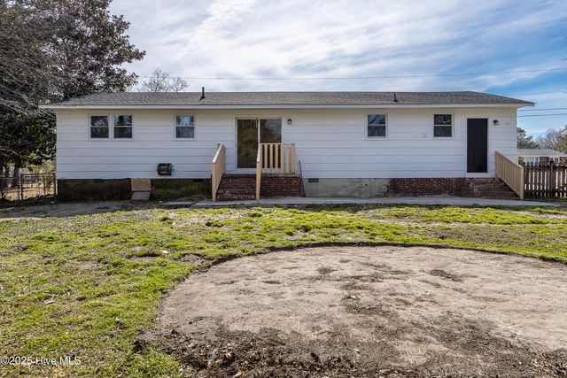 100 Tower Drive, Jacksonville, NC 28546