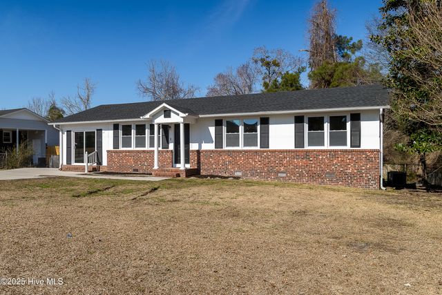 100 Tower Drive, Jacksonville, NC 28546