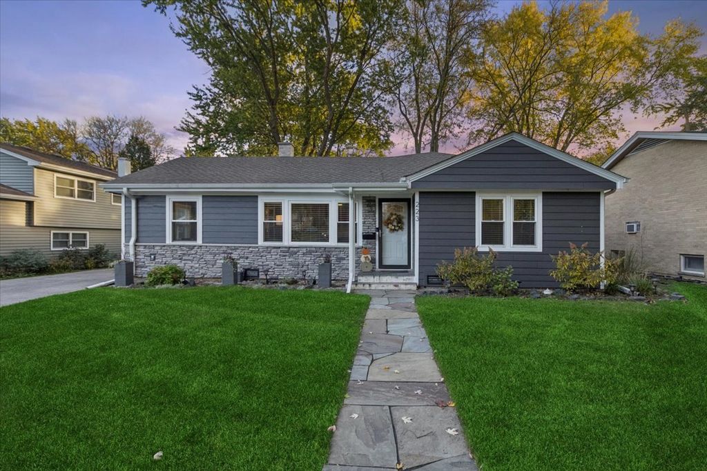 223 W Glade Road, Palatine, IL 60067