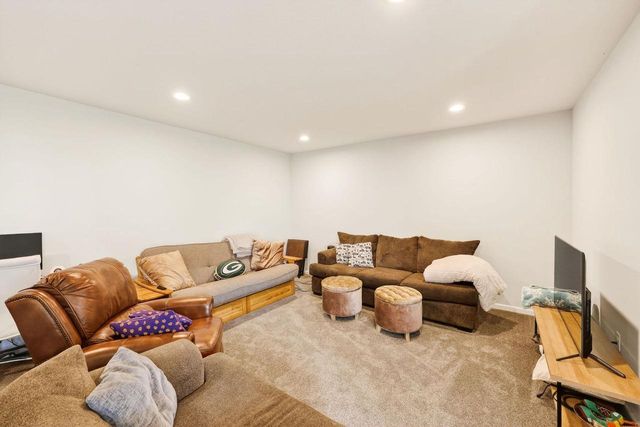 1120 Quinn Drive, Waunakee, WI 53597