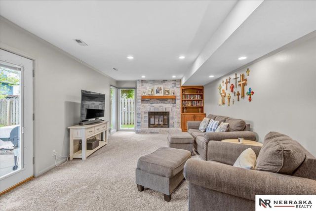 15278 California Street, Omaha, NE 68154