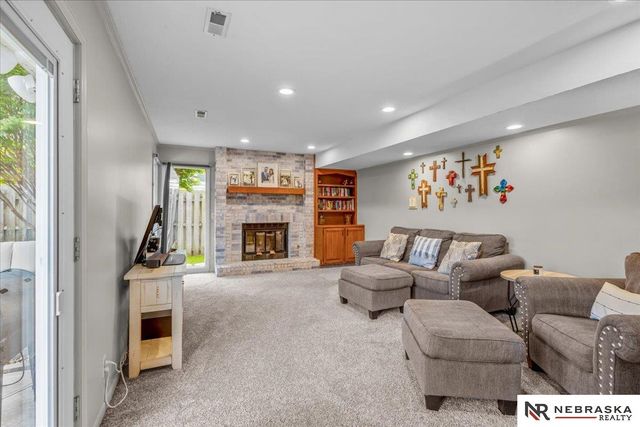 15278 California Street, Omaha, NE 68154