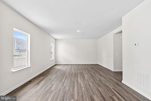 4 FREEMAN ST, Ranson, WV 25438