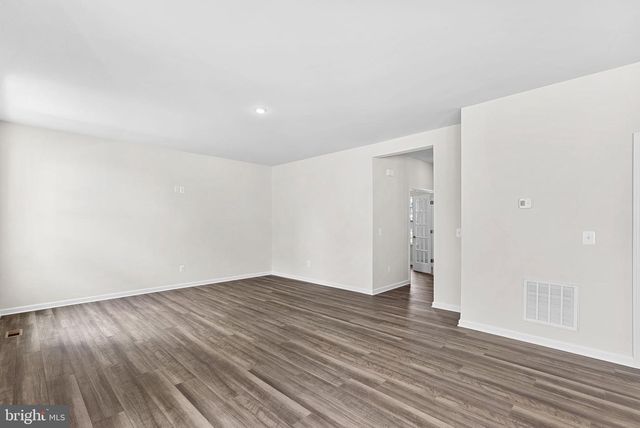 4 FREEMAN ST, Ranson, WV 25438