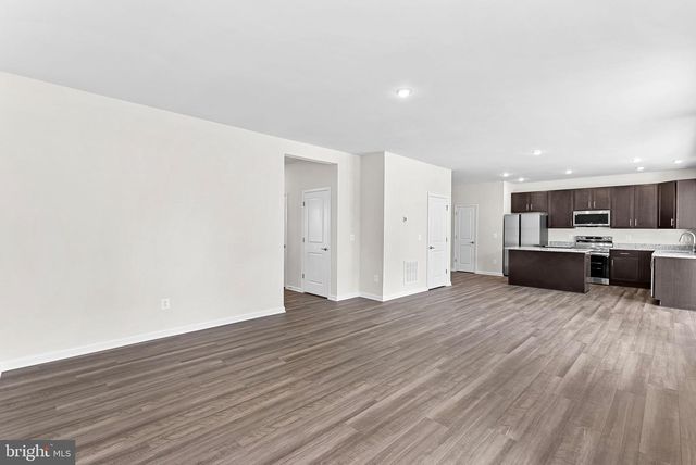 4 FREEMAN ST, Ranson, WV 25438