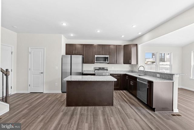 4 FREEMAN ST, Ranson, WV 25438