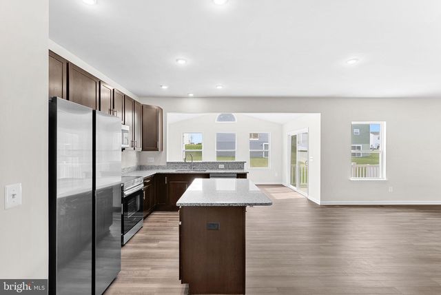 4 FREEMAN ST, Ranson, WV 25438