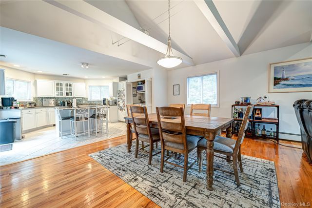 68 Chestnut Street, Mount Sinai, NY 11766