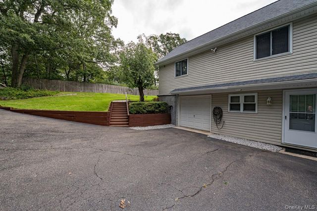 68 Chestnut Street, Mount Sinai, NY 11766