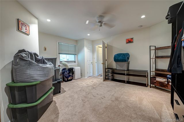 68 Chestnut Street, Mount Sinai, NY 11766
