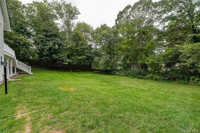 68 Chestnut Street, Mount Sinai, NY 11766