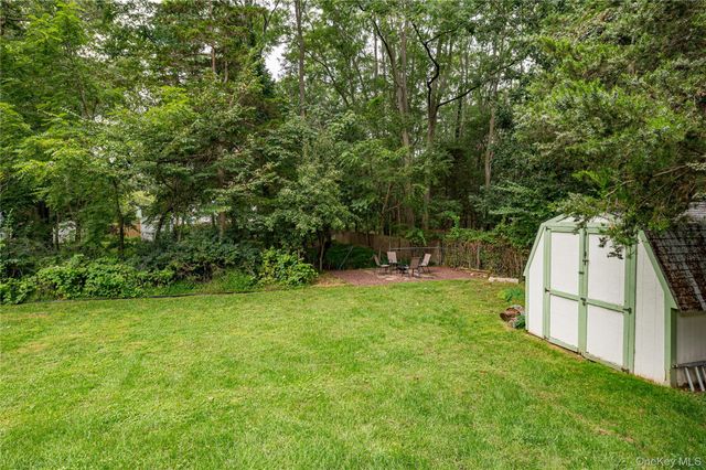 68 Chestnut Street, Mount Sinai, NY 11766