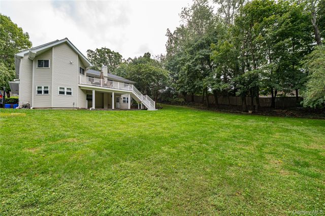 68 Chestnut Street, Mount Sinai, NY 11766
