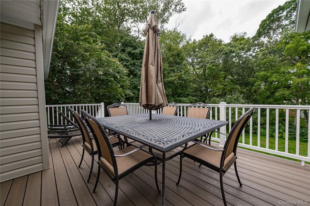 68 Chestnut Street, Mount Sinai, NY 11766
