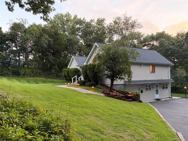 68 Chestnut Street, Mount Sinai, NY 11766