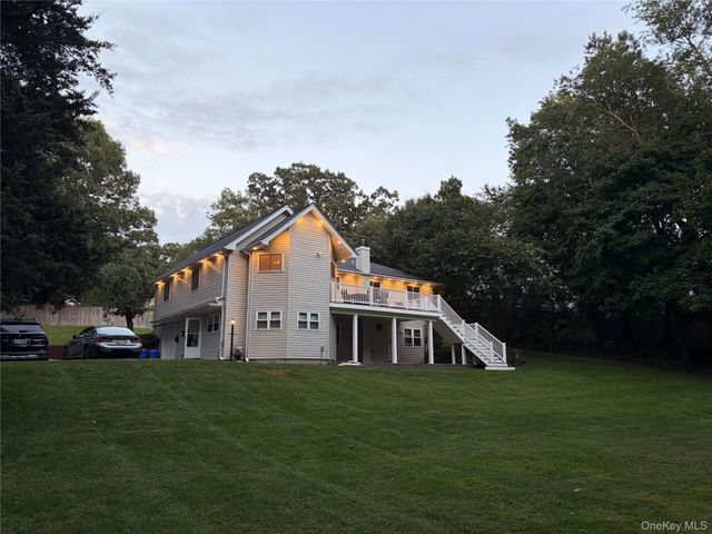 68 Chestnut Street, Mount Sinai, NY 11766