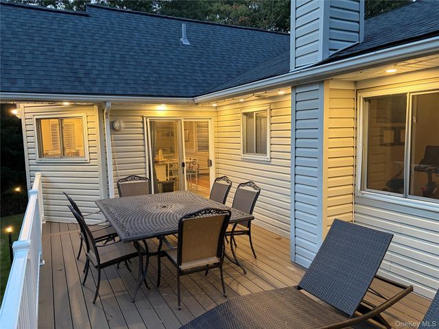 68 Chestnut Street, Mount Sinai, NY 11766