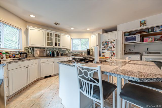 68 Chestnut Street, Mount Sinai, NY 11766