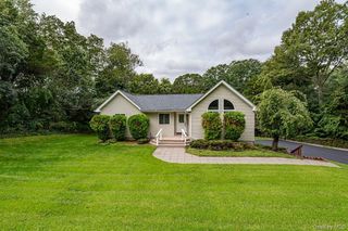 68 Chestnut Street, Mount Sinai, NY 11766