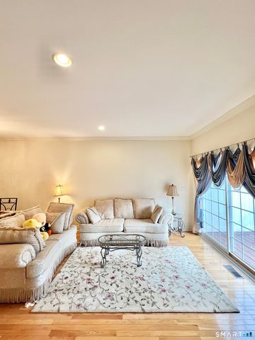 296 Hamilton Avenue Apt 25, Norwich, CT 06360