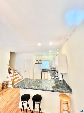 296 Hamilton Avenue Apt 25, Norwich, CT 06360