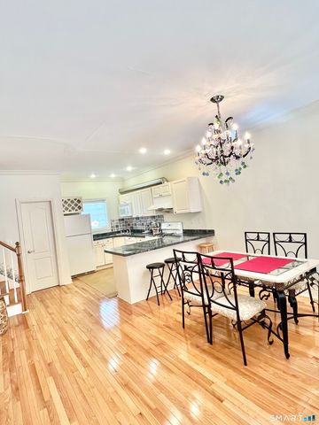 296 Hamilton Avenue Apt 25, Norwich, CT 06360