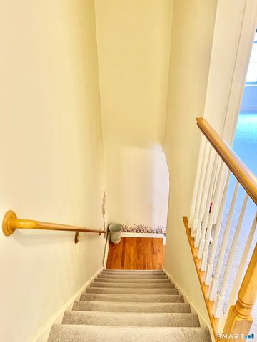 296 Hamilton Avenue Apt 25, Norwich, CT 06360