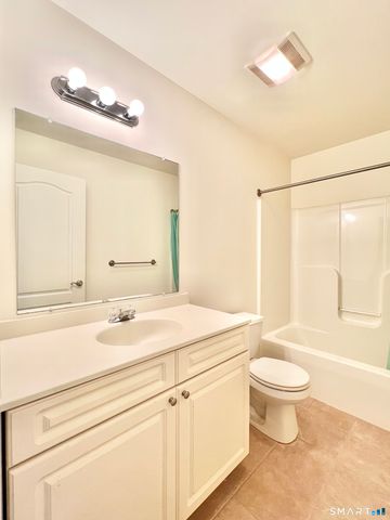 296 Hamilton Avenue Apt 25, Norwich, CT 06360