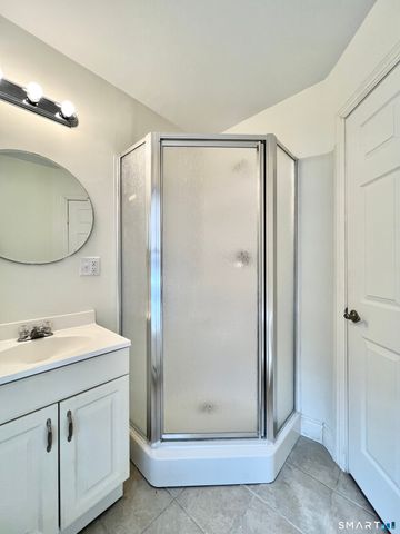 296 Hamilton Avenue Apt 25, Norwich, CT 06360