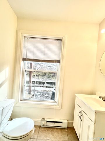 296 Hamilton Avenue Apt 25, Norwich, CT 06360