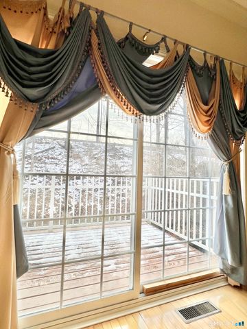 296 Hamilton Avenue Apt 25, Norwich, CT 06360