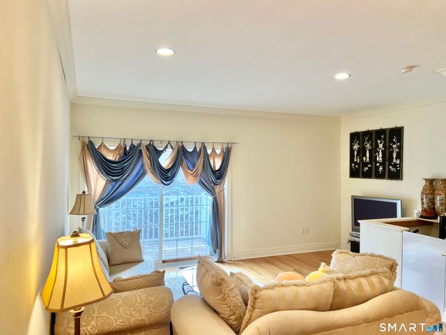 296 Hamilton Avenue Apt 25, Norwich, CT 06360