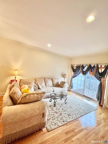 296 Hamilton Avenue Apt 25, Norwich, CT 06360