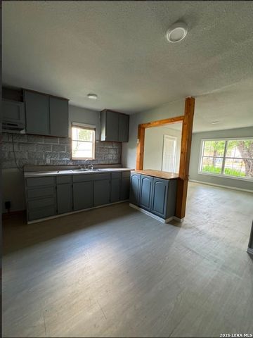 130 PICKFORD AVE, San Antonio, TX 78228