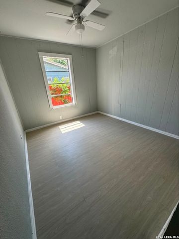 130 PICKFORD AVE, San Antonio, TX 78228