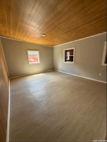 130 PICKFORD AVE, San Antonio, TX 78228