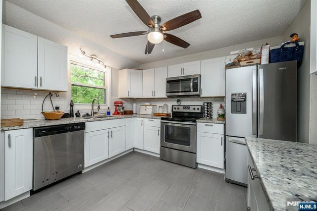 15 Mountain Heights Drive, Sparta, NJ 07871