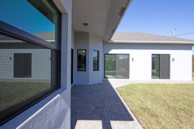 4689 SW Tacoma Street, Port St. Lucie, FL 34953